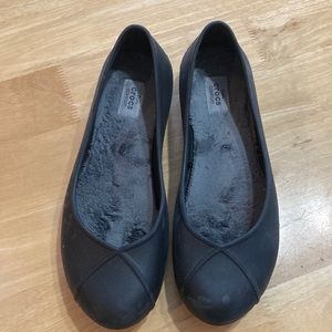 Crocs dual comfort fuzzy flats black womens 10